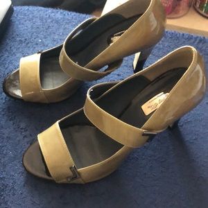 Super cute used once for wedding